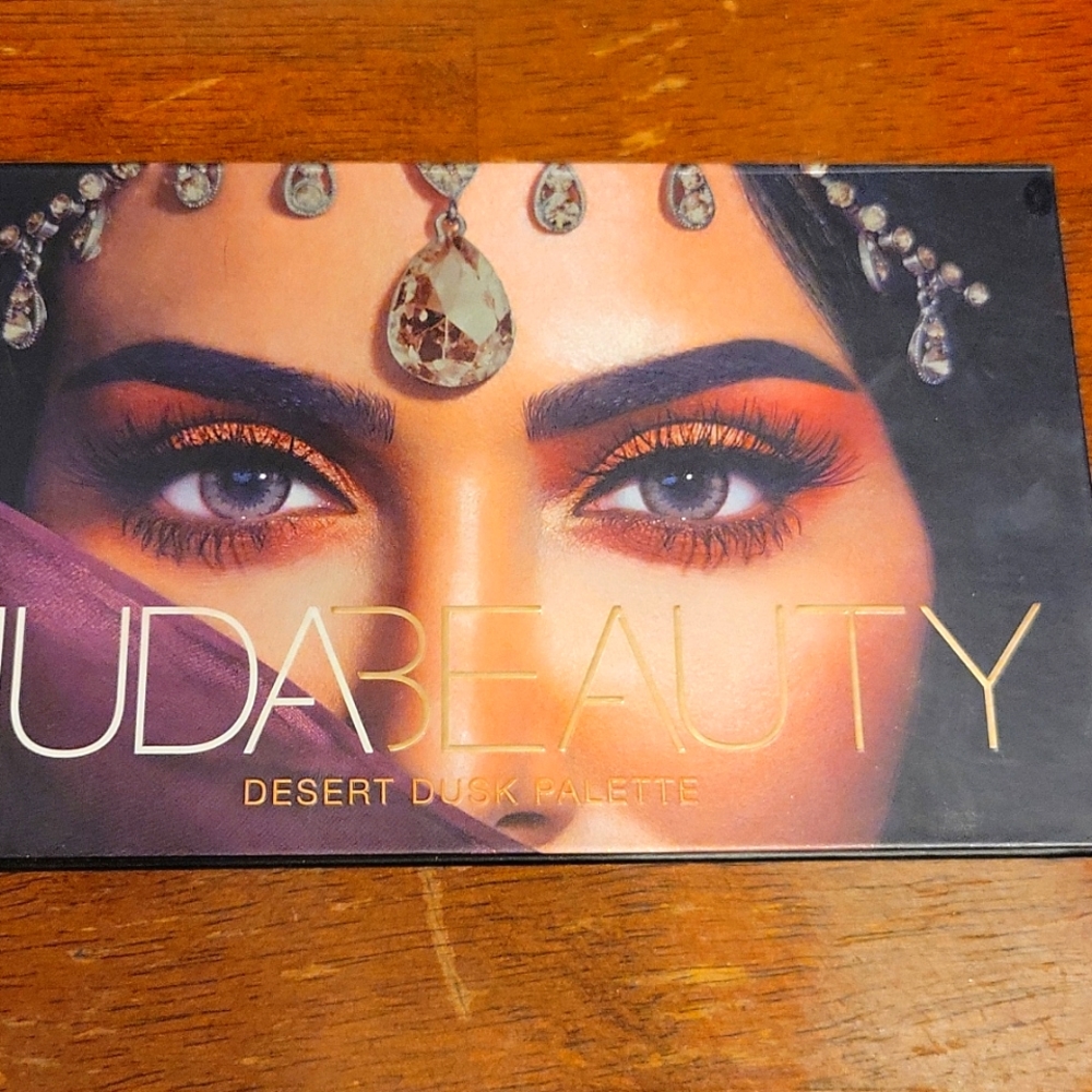 Huda Beauty Desert Dusk